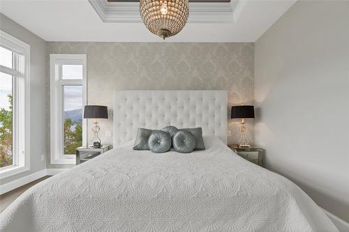 7091 Jasper Drive, Vernon, BC - Indoor Photo Showing Bedroom