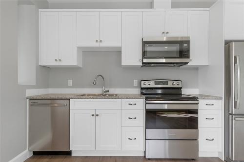 7091 Jasper Drive, Vernon, BC - Indoor Photo Showing Kitchen With Upgraded Kitchen
