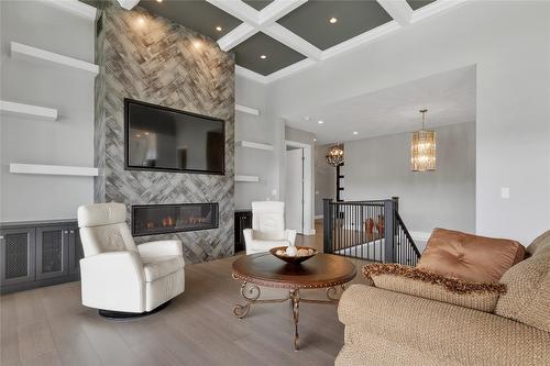 7091 Jasper Drive, Vernon, BC - Indoor Photo Showing Living Room With Fireplace