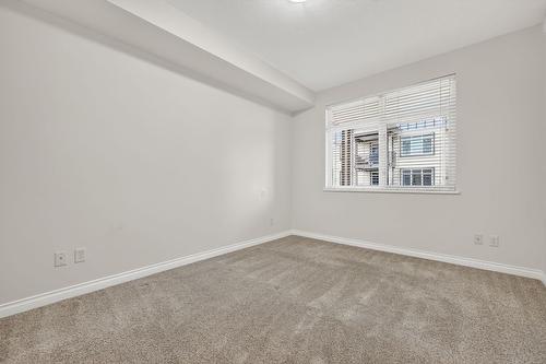 4211-3842 Old Okanagan Highway, West Kelowna, BC - Indoor Photo Showing Other Room