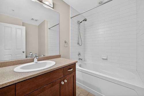 4211-3842 Old Okanagan Highway, West Kelowna, BC - Indoor Photo Showing Bathroom