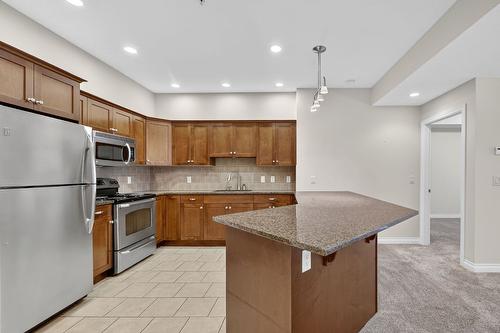 4211-3842 Old Okanagan Highway, West Kelowna, BC - Indoor Photo Showing Kitchen With Double Sink