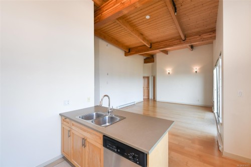 146-2300 Mansfield Dr, Courtenay, BC - Indoor Photo Showing Kitchen With Double Sink