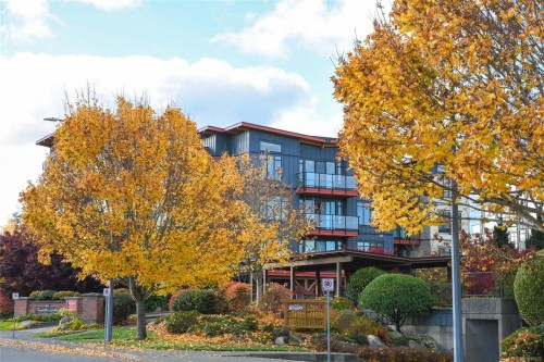146-2300 Mansfield Dr, Courtenay, BC - Outdoor With Balcony