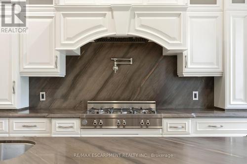 1366 Wilson Avenue, Mississauga, ON - Indoor Photo Showing Kitchen