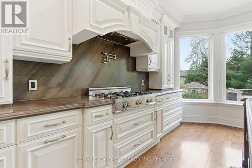 1366 Wilson Avenue, Mississauga, ON - Indoor Photo Showing Kitchen