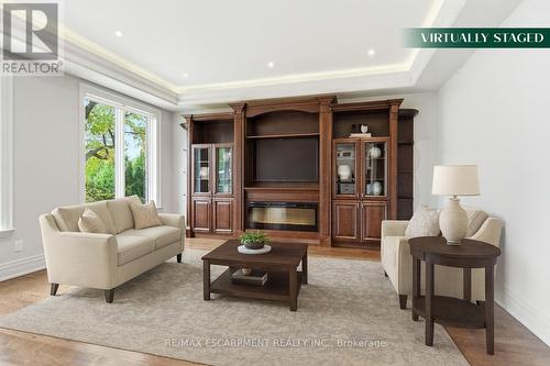 1366 Wilson Avenue, Mississauga, ON - Indoor Photo Showing Living Room