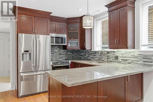 1366 Wilson Avenue, Mississauga, ON - Indoor Photo Showing Kitchen With Upgraded Kitchen