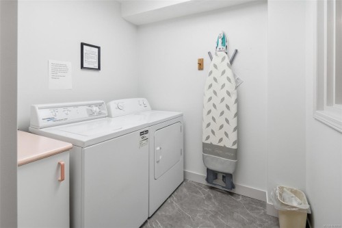 308-1070 Southgate St, Victoria, BC - Indoor Photo Showing Laundry Room