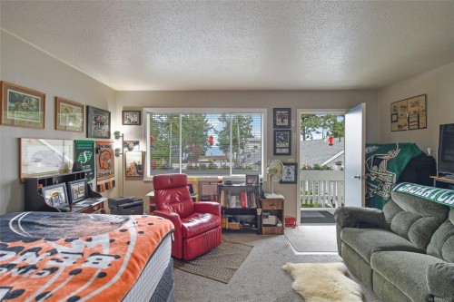 521 Windslow Rd, Comox, BC - Indoor Photo Showing Living Room