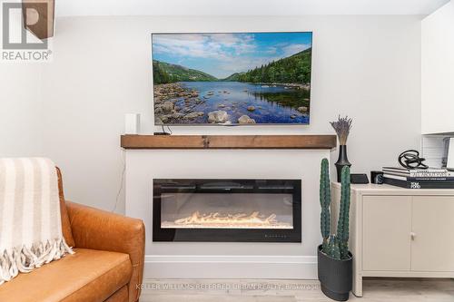 7067 Old Mill Lane, Mississauga, ON - Indoor Photo Showing Living Room With Fireplace