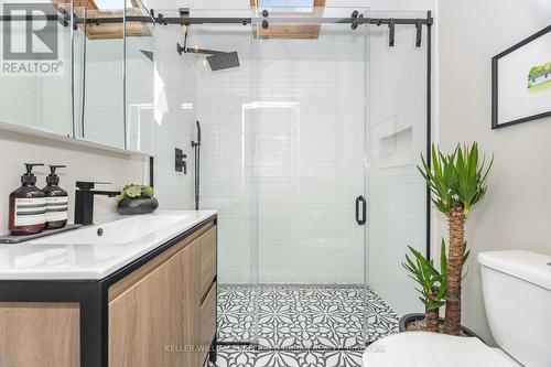 7067 Old Mill Lane, Mississauga, ON - Indoor Photo Showing Bathroom