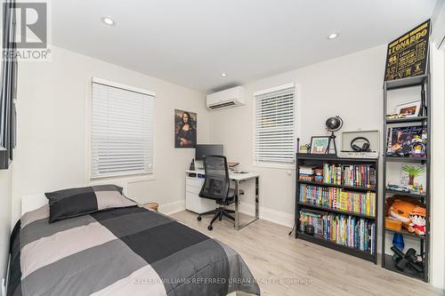 7067 Old Mill Lane, Mississauga, ON - Indoor Photo Showing Bedroom