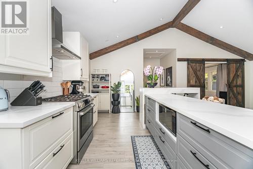 7067 Old Mill Lane, Mississauga, ON - Indoor Photo Showing Kitchen With Upgraded Kitchen
