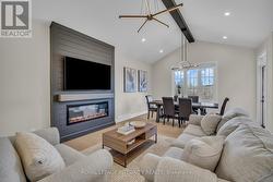 Stunning vaulted ceilings - 