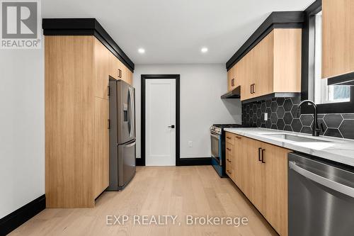 105 Rothsay Avenue, Hamilton, ON - Indoor Photo Showing Kitchen