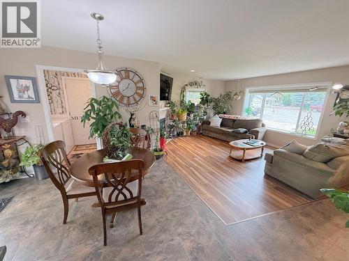 8 Eagle Crescent, Princeton, BC - Indoor Photo Showing Living Room