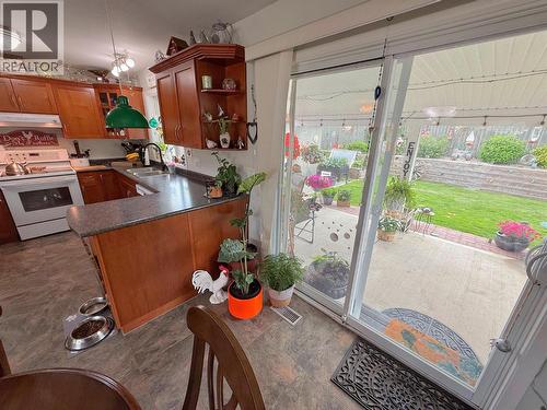 8 Eagle Crescent, Princeton, BC - Indoor Photo Showing Kitchen