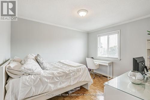 1045 Sherwood Mills Boulevard, Mississauga, ON - Indoor Photo Showing Bedroom