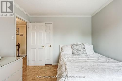 1045 Sherwood Mills Boulevard, Mississauga, ON - Indoor Photo Showing Bedroom