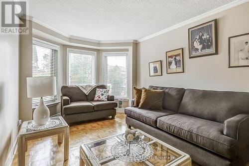 1045 Sherwood Mills Boulevard, Mississauga, ON - Indoor Photo Showing Living Room