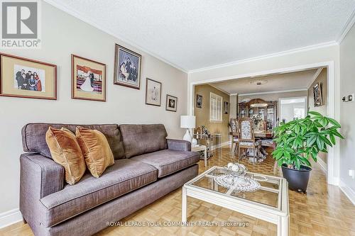 1045 Sherwood Mills Boulevard, Mississauga, ON - Indoor Photo Showing Living Room