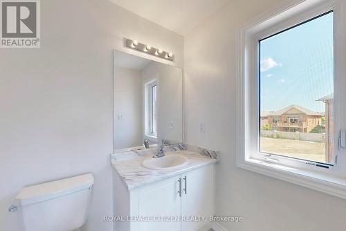 87 Lawrence D. Pridham Avenue, New Tecumseth, ON - Indoor Photo Showing Bathroom