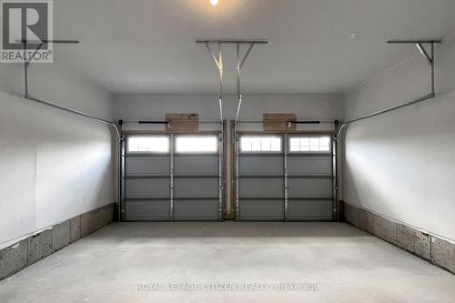 87 Lawrence D. Pridham Avenue, New Tecumseth, ON - Indoor Photo Showing Garage
