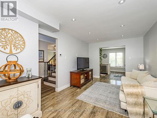 52 Keystone Drive, Brampton, ON - Indoor Photo Showing Living Room