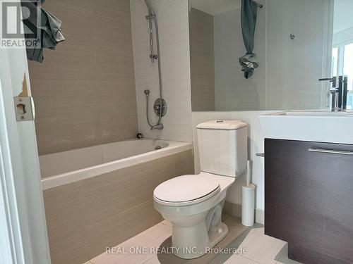 4208 - 386 Yonge Street, Toronto, ON - Indoor Photo Showing Bathroom