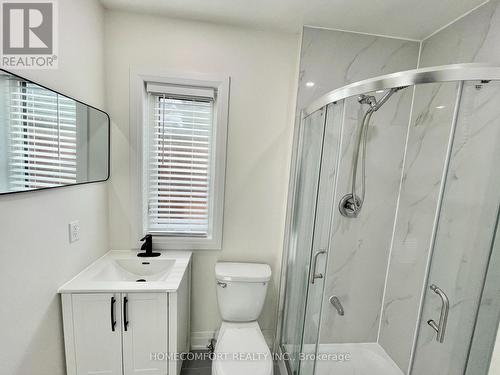 Upper - 20 St Clair Gardens, Toronto, ON - Indoor Photo Showing Bathroom