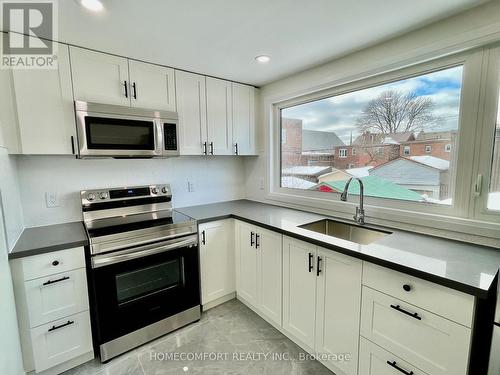 Upper - 20 St Clair Gardens, Toronto, ON - Indoor Photo Showing Kitchen
