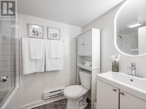 5 Little Boulevard, Toronto, ON - Indoor Photo Showing Bathroom