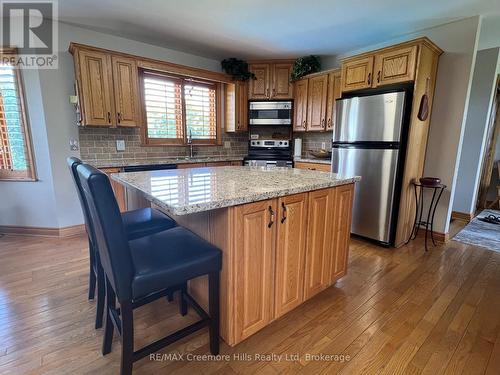 2332 Centre Line, Clearview, ON - Indoor Photo Showing Kitchen