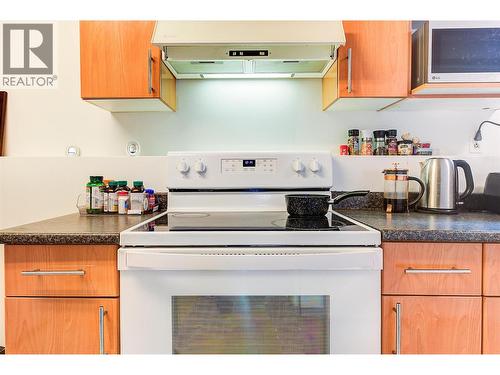 735 Belgo Road, Kelowna, BC - Indoor Photo Showing Kitchen