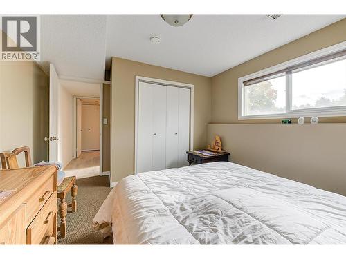 735 Belgo Road, Kelowna, BC - Indoor Photo Showing Bedroom