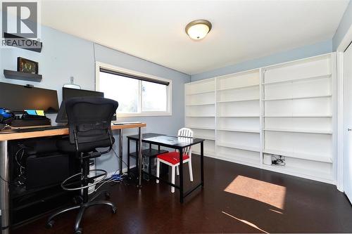 735 Belgo Road, Kelowna, BC - Indoor Photo Showing Office
