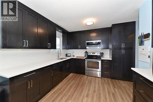 735 Belgo Road, Kelowna, BC - Indoor Photo Showing Kitchen