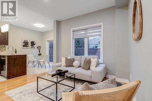 3475 Bala Drive, Mississauga, ON - Indoor Photo Showing Living Room