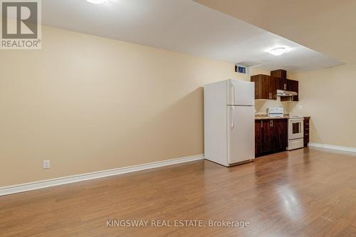 3475 Bala Drive, Mississauga, ON - Indoor Photo Showing Kitchen