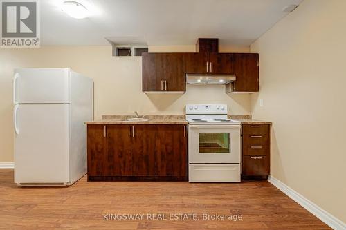 3475 Bala Drive, Mississauga, ON - Indoor Photo Showing Kitchen
