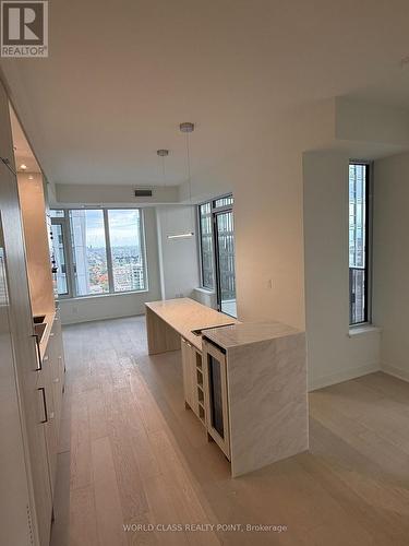 3407 - 11 Yorkville Avenue, Toronto, ON - Indoor Photo Showing Other Room