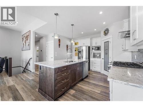 2600 Paramount Drive, West Kelowna, BC - Indoor Photo Showing Kitchen With Upgraded Kitchen