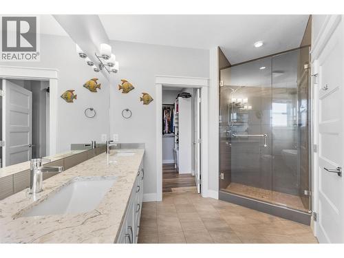 Primary Ensuite - 2600 Paramount Drive, West Kelowna, BC - Indoor Photo Showing Bathroom