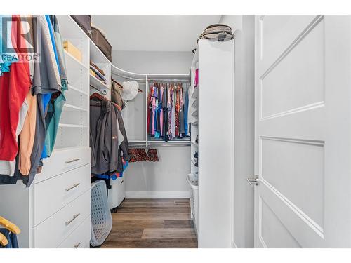 Ensuite - 2600 Paramount Drive, West Kelowna, BC - Indoor With Storage