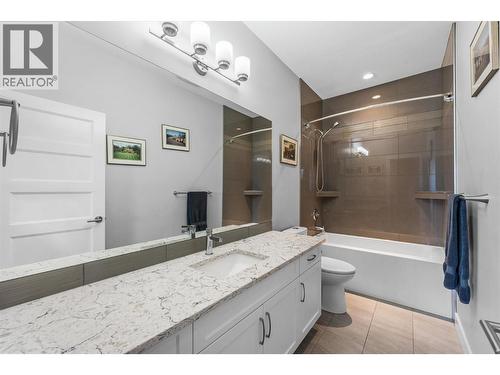 2600 Paramount Drive, West Kelowna, BC - Indoor Photo Showing Bathroom