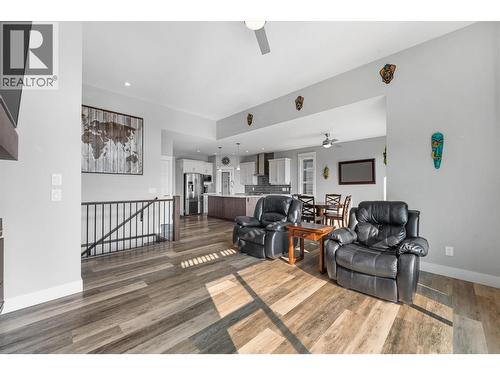2600 Paramount Drive, West Kelowna, BC - Indoor Photo Showing Living Room