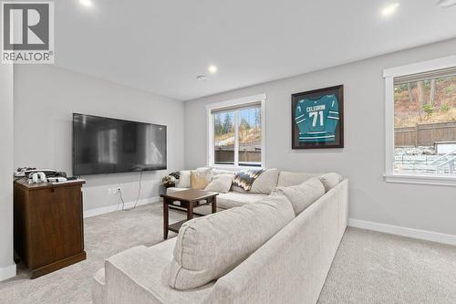 1320 24 Street Se, Salmon Arm, BC - Indoor Photo Showing Living Room