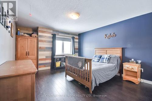 212 Maplewood Drive, Essa, ON - Indoor Photo Showing Bedroom