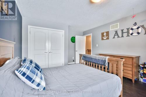 212 Maplewood Drive, Essa, ON - Indoor Photo Showing Bedroom